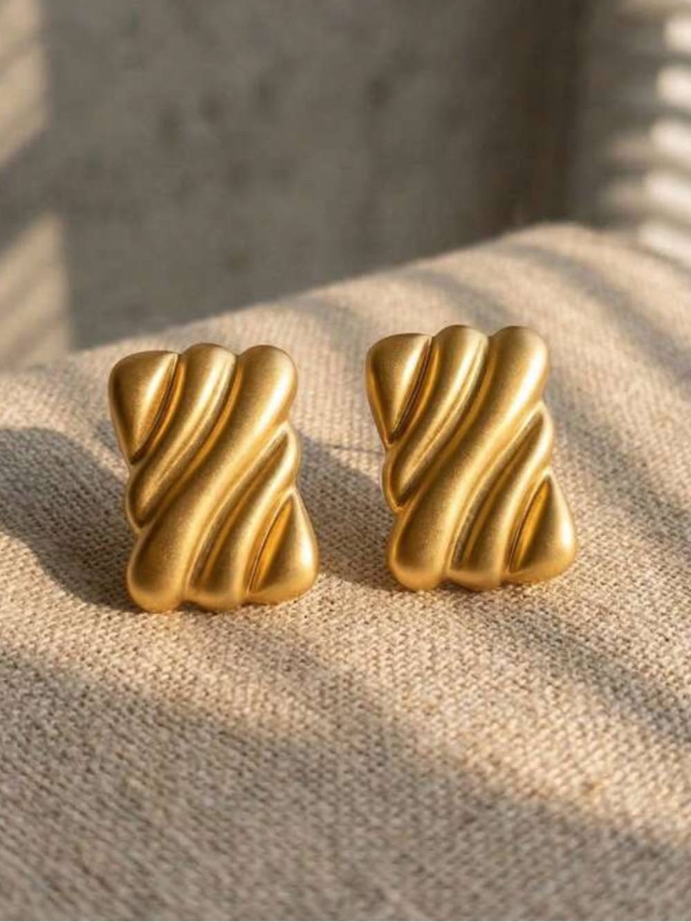 Gold Wave Square Earrings